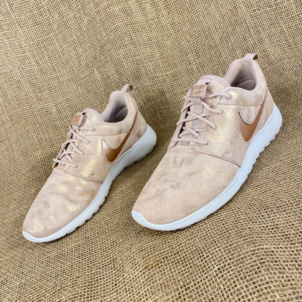 Women's Nike Running Shoes Roshe One  Metallic Peach Sz 7
